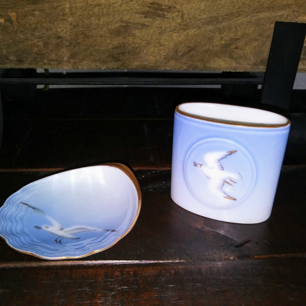 Porcelain Blue Seagull ring plate/ vase